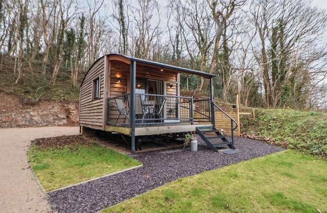 HAZEL, pet friendly, character holiday cottage in Afonwen