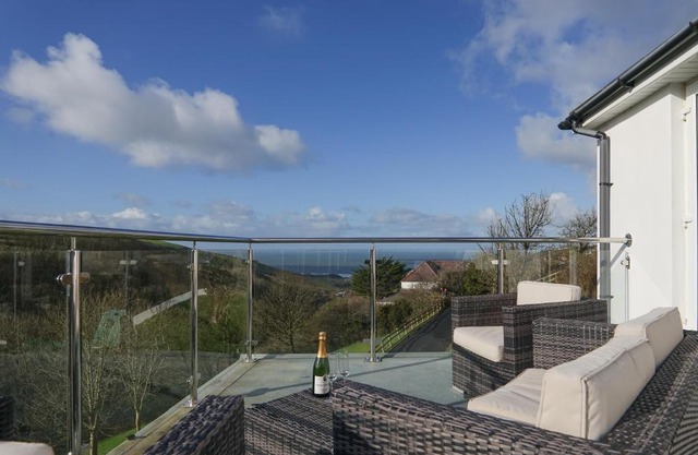Hazelmere - Woolacombe-4 Bed-Sleeps 10-TJSHH