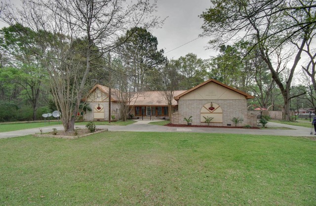 Hazlehurst Vacation Rental w/ Shared Yard!
