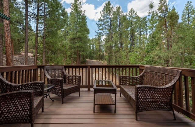Pinetop Paradise! Cabine confortable nichée dans les pins de Ponderosa - 6 couchages!