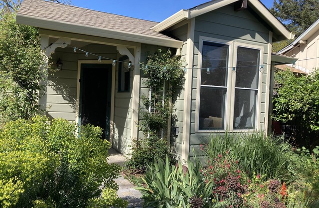 Healdsburg Cottage dans le centre-ville historique - à pied de la Plaza