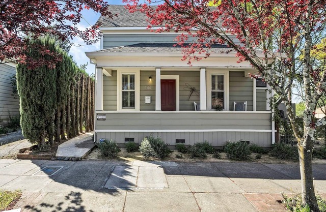 Healdsburg Plaza Gem--Beautifully Restored 1880's Cottage Downtown