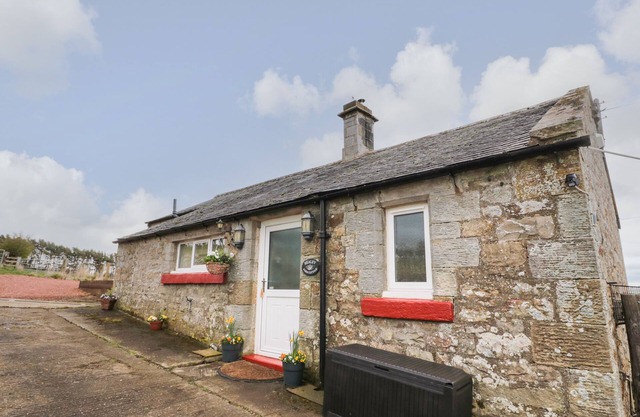 HEALEY FARM COTTAGE, romantic, character holiday cottage in Rothbury