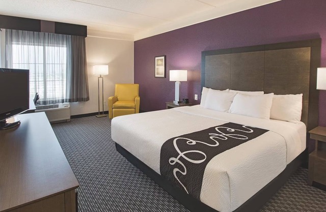 Heart of Adventure: Relax in Comfort Near Six Flags & AT&T Stadium!