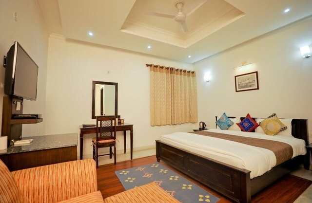 Heart Of Agra with WiFi and AC in Wise Villa Agra
