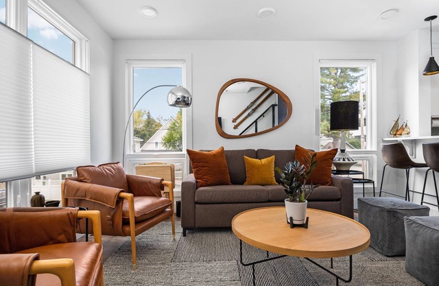Heart of Downtown ⭐️ Walk to Beach ⭐️ Private Rooftop ⭐️ Corner Unit ⭐️ Views