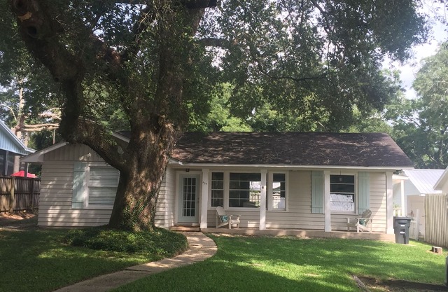 Maison récemment rénovée! Cœur de Fairhope! Marchez jusqu'au quai et au centre-ville! Animaux acceptés.