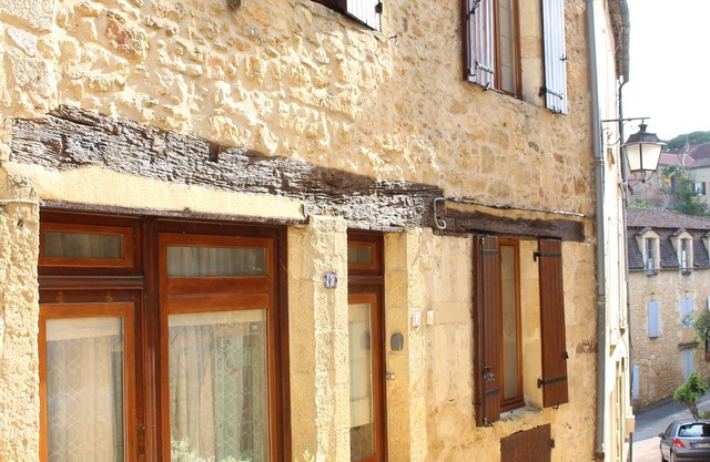 Coeur du beau village médiéval Belvès - maison de ville avec terrasse et jardin.
