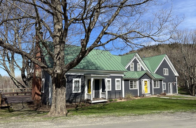 Heart of the Mad River Valley: 5 bed / 5 bath, 5 minutes from Sugarbush Resort.