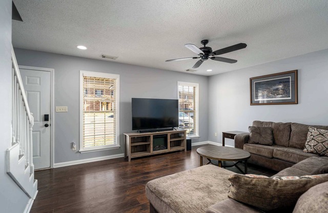 NEW LISTING! Hearthstone Hideaway- 2BR/1.5BA- Close to UA