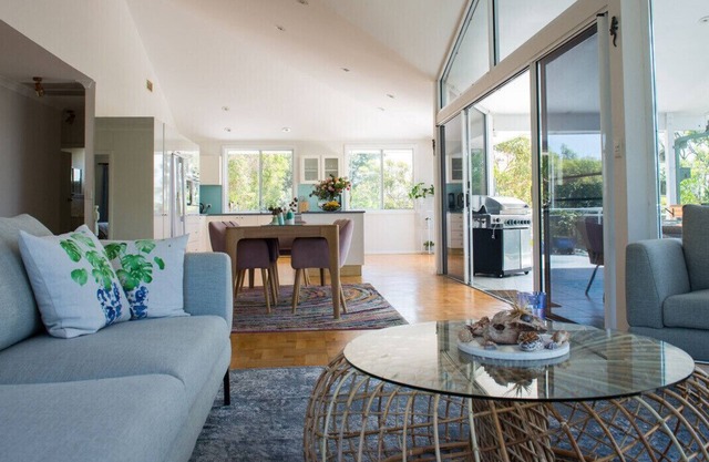 Retreat between the ocean and the bush with a 17m heated indoor pool and sauna