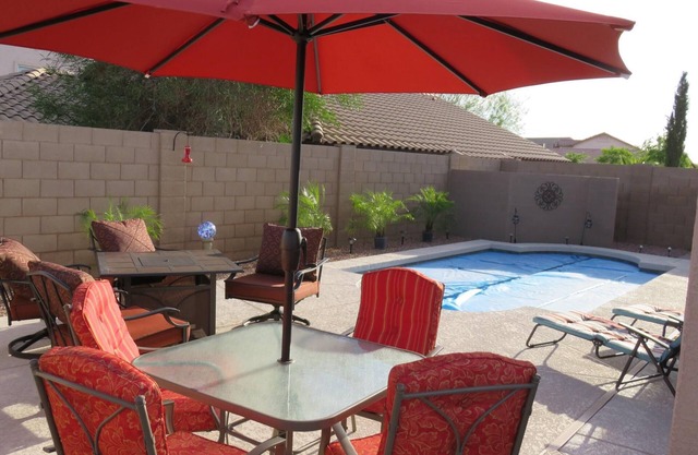 PISCINE CHAUFEE! 3 CHAMBRES Dans la communauté tranquille de Sundance à Buckeye, AZ