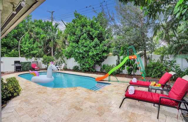 Heated Pool-Spacious Home 7 Min to Beach, BBQ