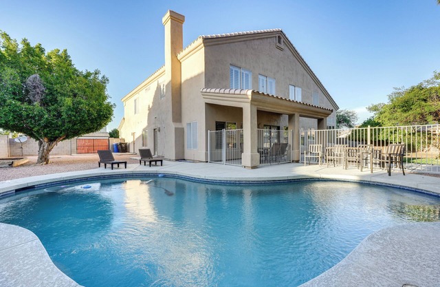 NOUVEAU! 6 BR Chandler Home avec piscine chauffée!