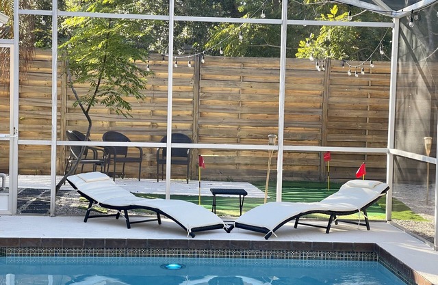 Heated pool, Game Room and Mini Golf, 4 Bed Home