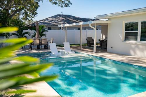 Heated Pool Hot tub Clearwater & Dunedin Pet Friendly