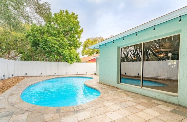 Heated Pool + Hot Tub +Gameroom 16people Near IRB!