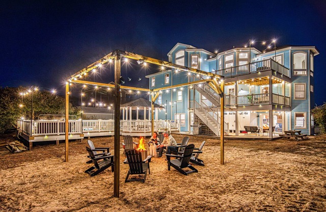 *May specials LUX, Firepit pool/hot tub,ocean view, Wild Horses, 6 bed 7 baths