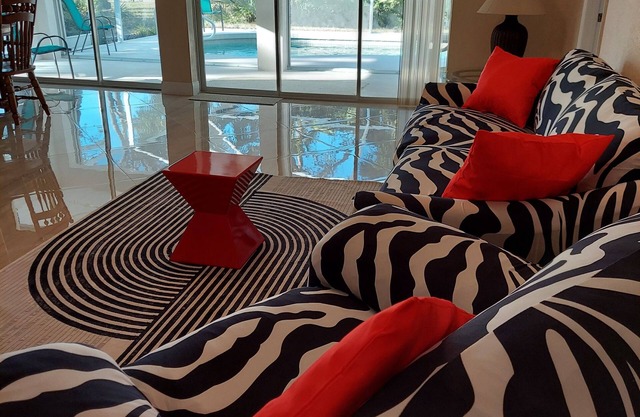 HEATED POOL-LANAI-BBQ-WASHER/DRYER-5 Mi to BEACH-TENNIS-GOLF-BLISSFUL RETREAT