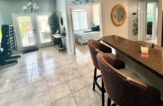 Heated Pool & Luxurious Spa! Close to Mineral Springs & Beaches!☀️🌴
