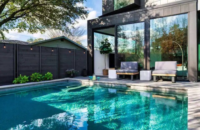 Luxe Pool Oasis, Prime Location, Skyline Deck, Chefs Kitchen
