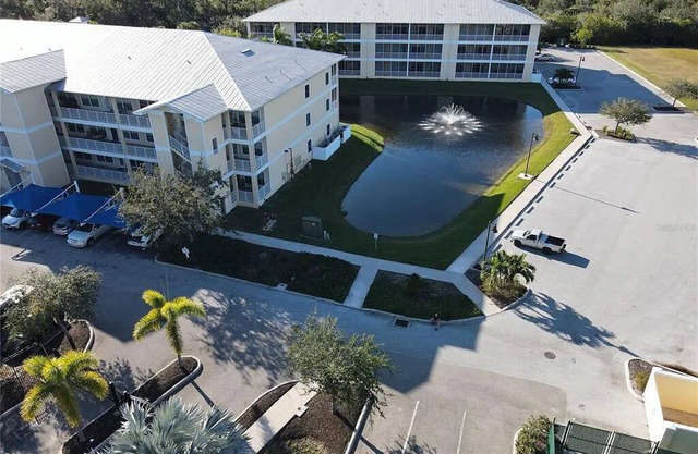 Heated pool & spa/3 bed/2 bath/ gated community/Elevator/Free parking