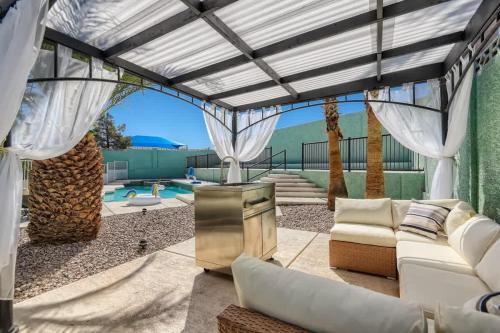 Heated Pool with Cabana & Game-Room 15 Min to Strip