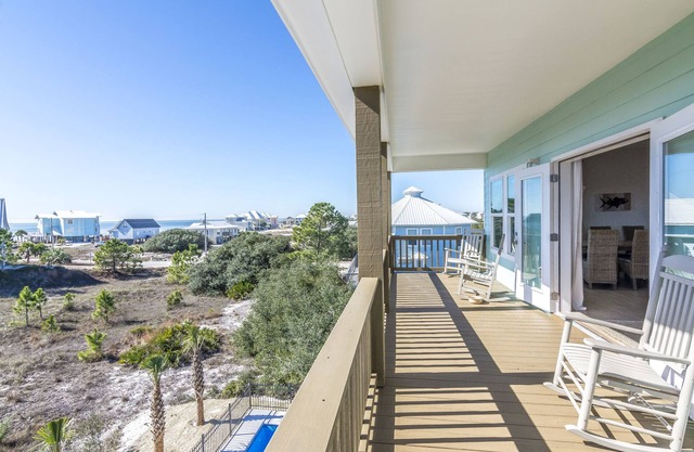 Piscine privée, vue sur la mer, se trouve à 200 mètres de la plage dans un cadre privé