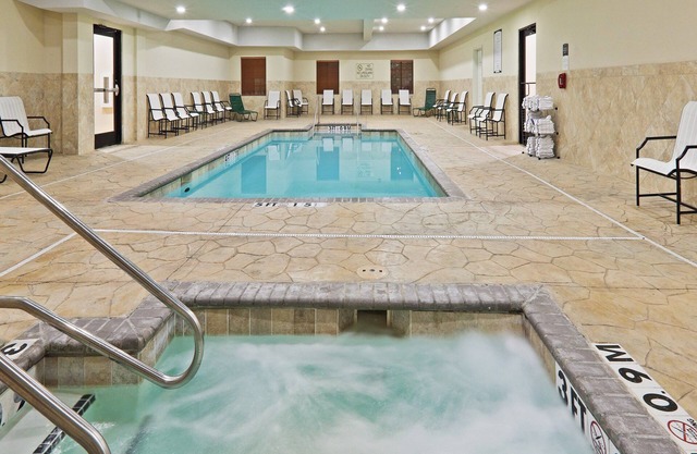 Heated Saltwater Pool. Hot Tub. Free Breakfast Buffet Daily.