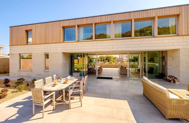 Heath House - sleeps 10 guests in 5 bedrooms