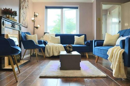 Heathrow Stays Entire House Near Heathrow, Free WiFi, Family-Friendly & Garden