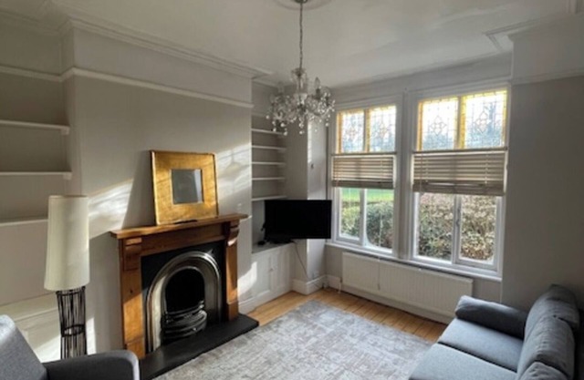 Heaton Chapel Gem: 4BD Victorian Parkside Stay