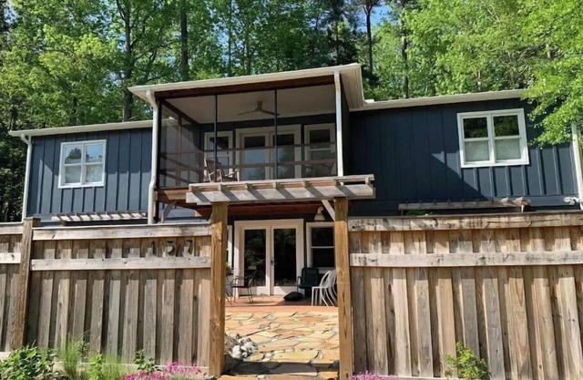 Heavener farm guesthouse (two story)