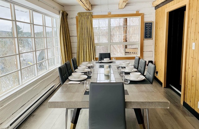 Heavenly Family Cottage on 50 acres of Forest - Minutes from Town and Beach
