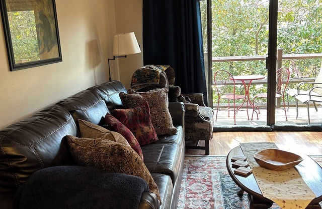 Heavenly Mountain View Cozy condo on English Mtn. 1BR, family- friendly
