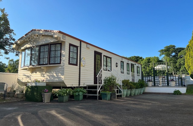Heavenly Retreat - spacious & peaceful with patio