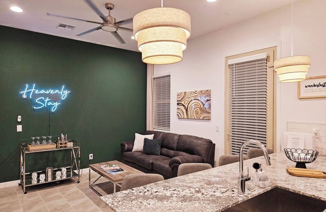 Heavenly Stay in west Phoenix *With private garage*