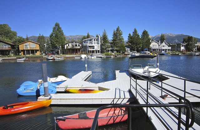 Spectaculaire Waterfront Home-Dock-Hot Tub-Pool Table-Wifi!