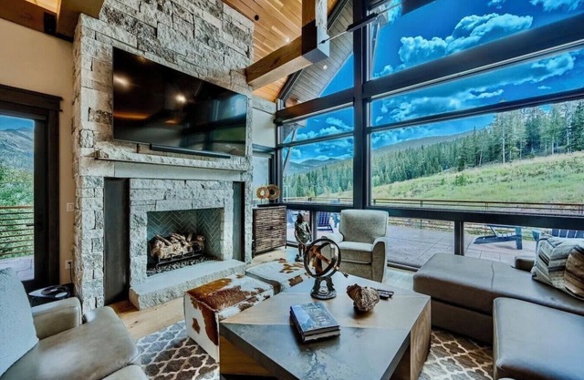 Heavens Gate in Copper Mountain| Ski in/out & Hot Tub | Sleeps 26