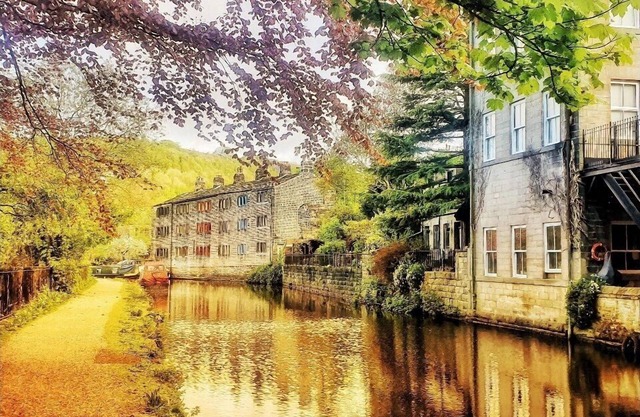 Hebden Bridge - House - Sleeps 8 - Pet Friendly