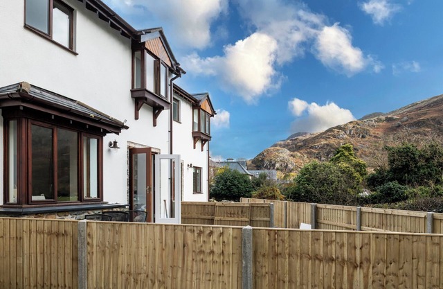 HEBOG, pet friendly, character holiday cottage in Beddgelert