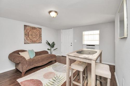 Heights 1BR Near Downtown