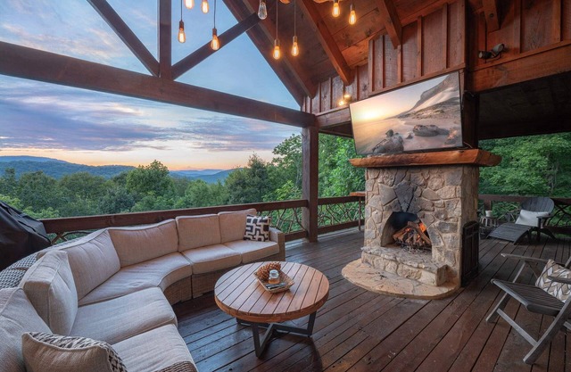 Heights Haven | Designer Mtn Escape + Sunset Views