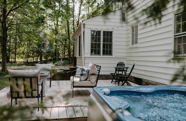 Heirloom Cottage | A Charming Getaway in the Woods