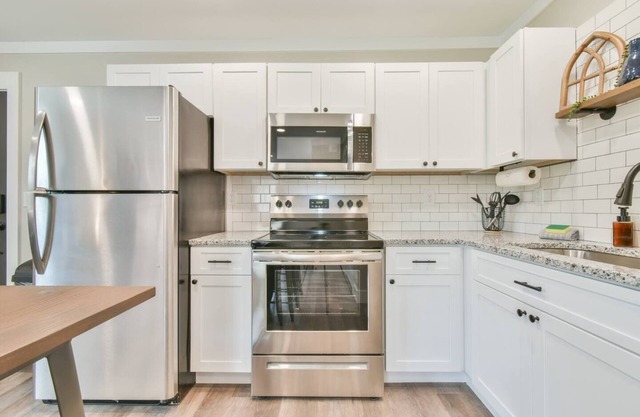 Helen Studio Living Suite 102