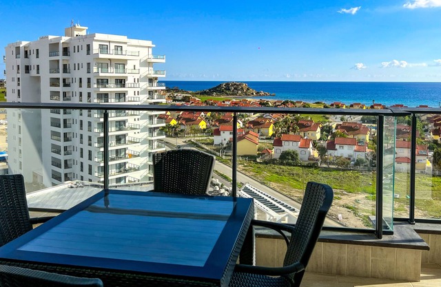 Helena Pool 2-bdr Apartment with SeaView (Caesar Blue)