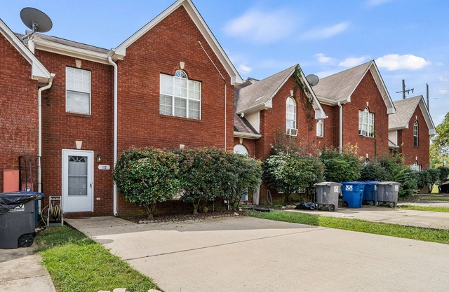 Helena Townhouse with Space for everyone