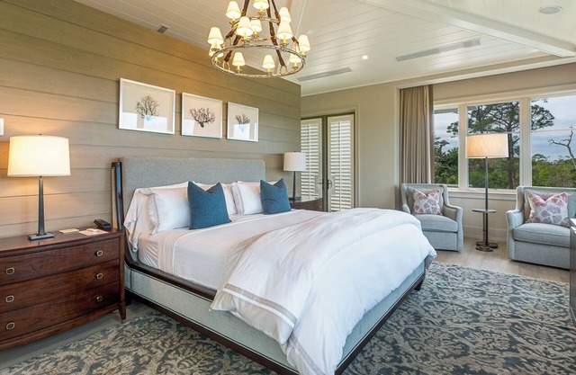 Helenbrook Homes Hotel in pleasant Palm City