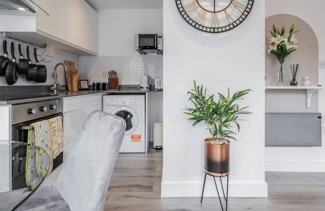 Heliodoor Apartments Milton Keynes 2-BR Flat