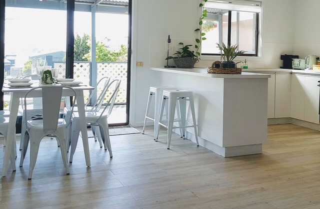 ★ HolidayHouse ★ FreeBrekky ★ KingBed ★ NBNWifi ★ AppleTV ★ Disney + ★ BYOBoat ★ FussFree ★